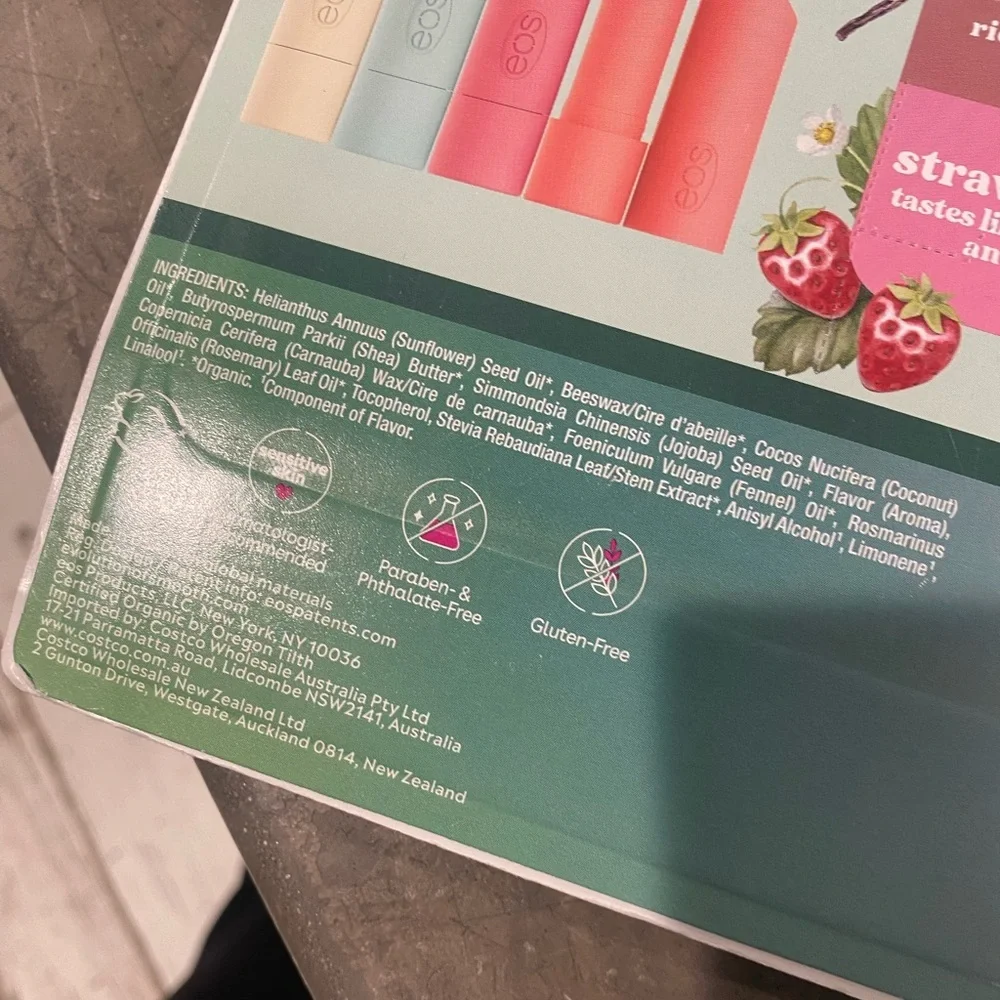 9 organic 100% natural EOS lip balms! A variety of colors and scents- see pic💋
